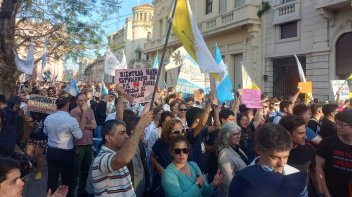 Chaco: los comunistas de esta provincia participaron en el abrazo a la sede de la Universidad Nacional del Noreste.   