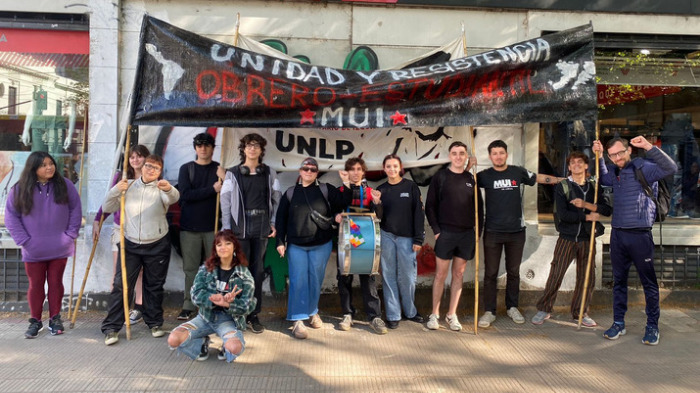 UnLP: “Unidad y resistencia obrero estudiantil” es la consigna con la que el MUI de la Universidad Nacional de La Plata participó de la jornada.